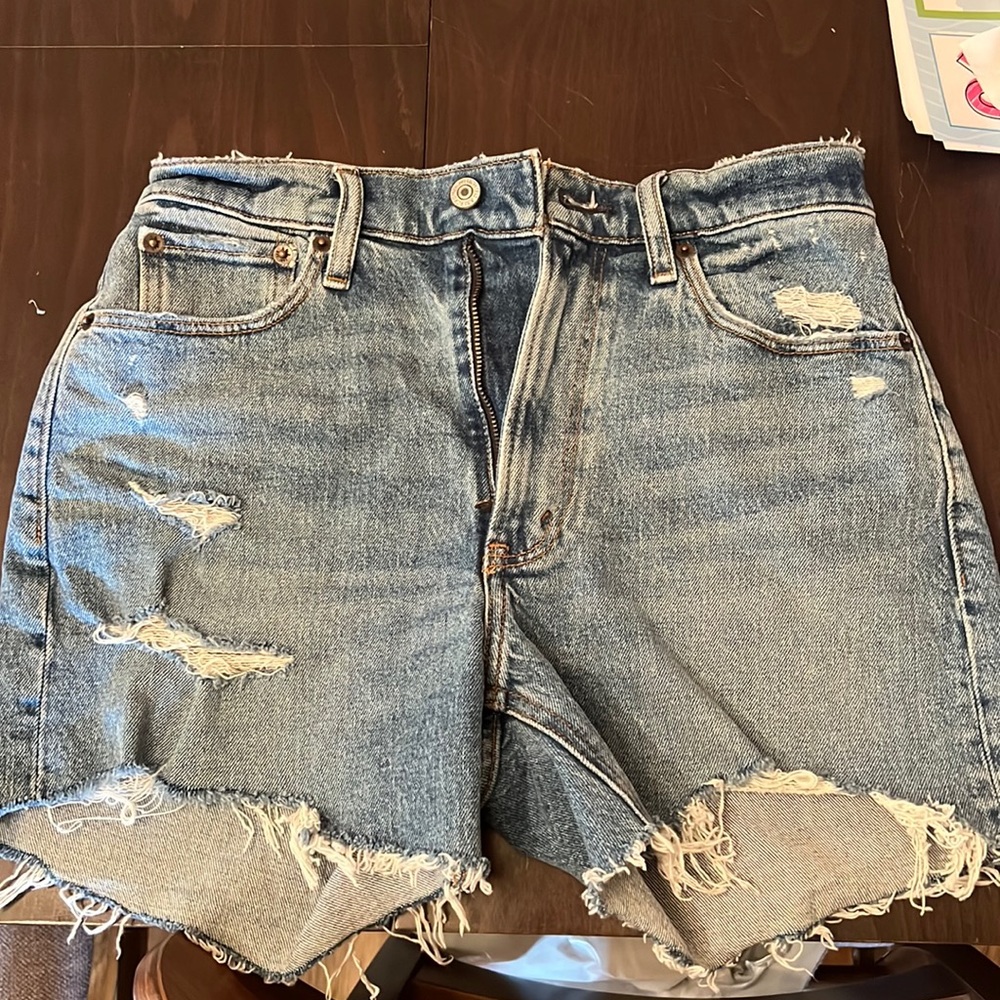 Abercrombie 4” mom short high rise. New without tags